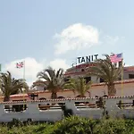 Villaggio Ristorante Pizzeria Museo Tanit מלון קרבוניה