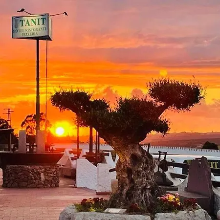 Hotel Villaggio Ristorante Pizzeria Museo Tanit