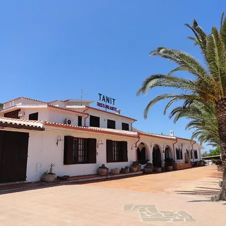 Hotel Villaggio Ristorante Pizzeria Museo Tanit 3*