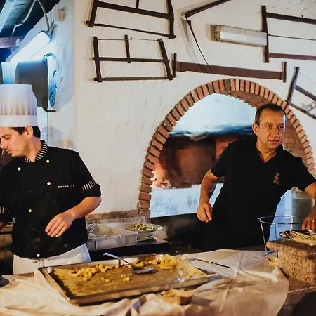Hotel Villaggio Ristorante Pizzeria Museo Tanit